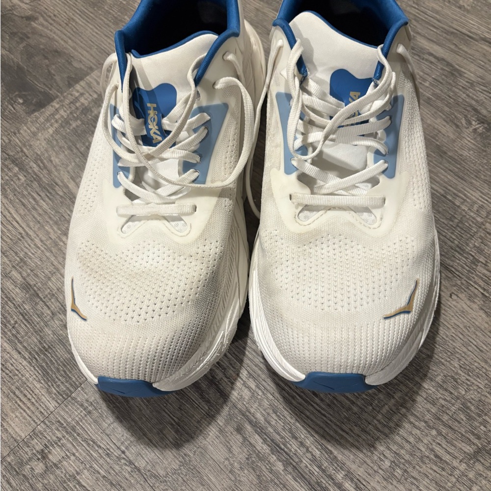 Hoka Arahi 7